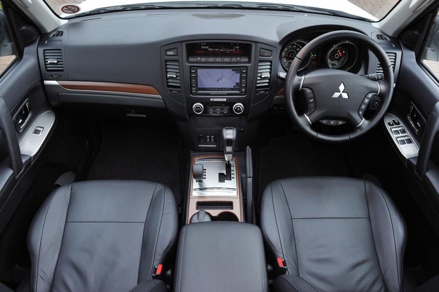  Mitsubishi Shogun Black 2012 года  (UK) (фото 21 из 85)